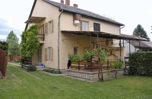 Balatonszarszo Apartment | Holiday apartment 300 m from Lake Balaton with air conditioning