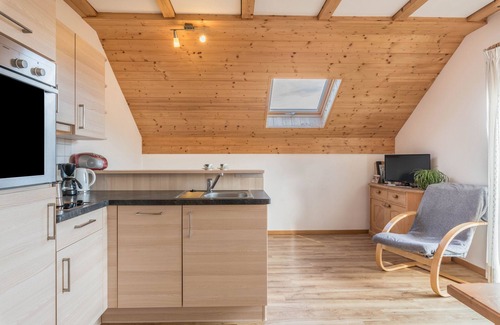 Collalbo Apartment | Holiday Apartment "Rosengarten" with Mountain View, Garden, Balcony & Wi-Fi