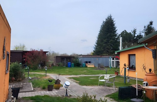 Bugewitz Apartment | Holiday Apartment '1' with Shared Terrace, Shared Garden and Wi-Fi