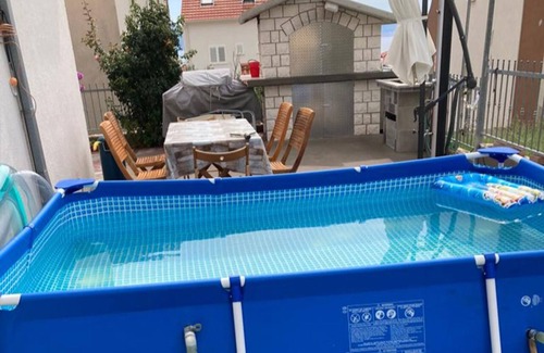 Dugi Rat Apartment | Holiday apartment (97qm) with stunning sea view for 6-7 person