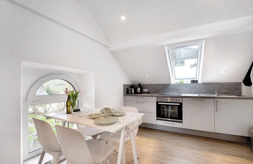 Trittenheim Apartment | Holiday Apartment "Adlernest Mit Weinbergblick" with Mountain View & Wi-Fi