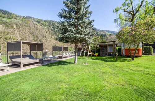 Saltusio Apartment | Holiday Apartment "Alpenhof Lodge Butterblume" with Mountain View, Pool & Wi-Fi