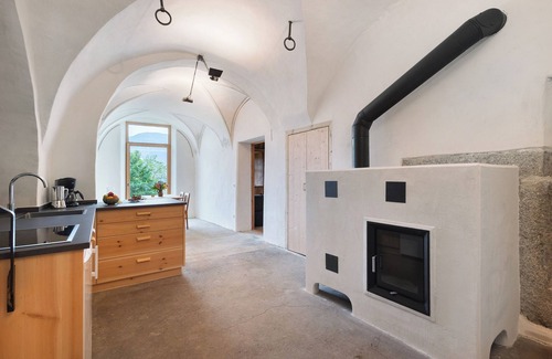 Pfalzen Apartment | Holiday Apartment 'Ansitz Baumannhof 1818' with Mountain View, Shared Garden and Wi-Fi
