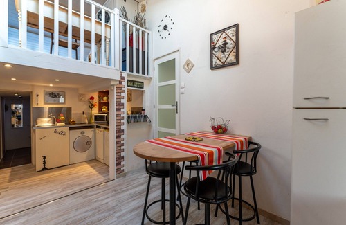 Manduel Apartment | Holiday Apartment "Aux portes de la Camargue" with Private Terrace, Shared Tennis Court & Wi-Fi
