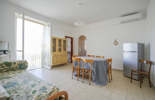Torre Canne Apartment | Holiday Apartment 'Beach House, Torre Canne - Ariel' with Sea View and Balcony