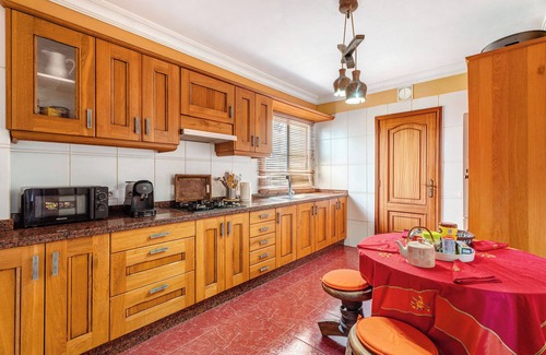 Radazul Apartment | Holiday Apartment 'Beautiful 3 Bedrooms Wifi Sea View' with Sea View, Wi-Fi and Air Conditioning