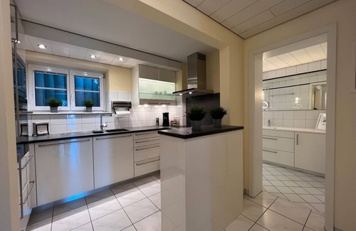 Scheidegg Apartment | Holiday Apartment 'Bergblick - Absolute Ruhe' with Mountain View, Private Terrace and Wi-Fi