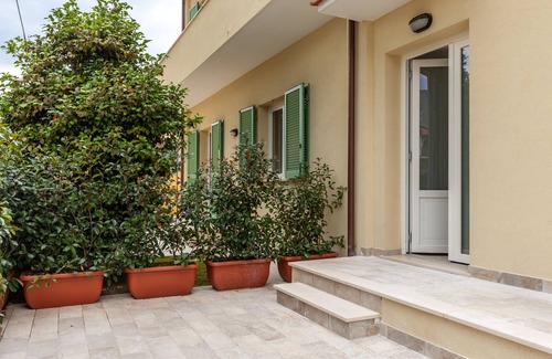 Ripa-Pozzi-Ponterosso Apartment | Holiday Apartment "Casa Lido" with 2 Balconies & Wi-Fi