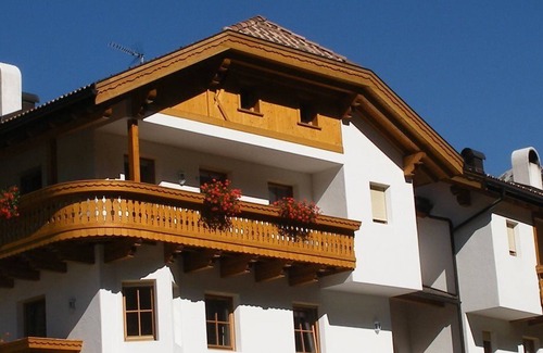 Mareo Apartment | Holiday Apartment "Désirée Luianta" with Balcony, Mountain View and Wi-F