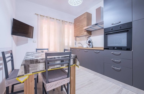 Province of Messina Apartment | Holiday Apartment "Damilhouse 1" with Balcony & Wi-Fi