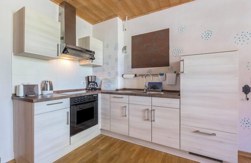 Cecilienkoog Apartment | Holiday Apartment 'Denkerhof Sodalith' with Shared Garden & Wi-Fi