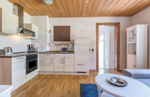 Cecilienkoog Apartment | Holiday Apartment 'Denkerhof Sodalith' with Shared Garden & Wi-Fi