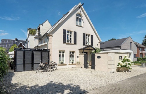 Neuenkirchen Apartment | Holiday Apartment 'Gästewohnung Am See - La Maison' with Private Sauna and Terrace Near the Beach