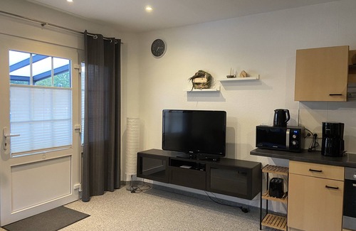 Strackholt Apartment | Holiday Apartment "Ferienwohnung Strackholt" with Garden, Terrace & Wi-Fi