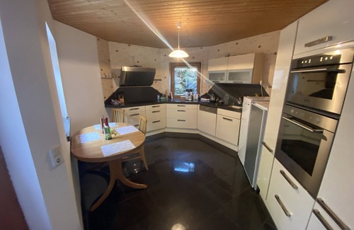Hainburg Apartment | Holiday Apartment "Frankfurt Close" with Shared Terraces & Wi-Fi