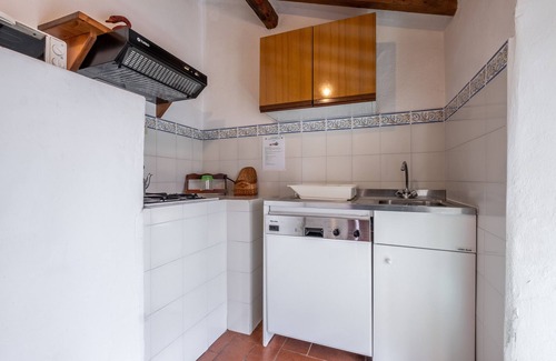 Gallina Apartment | Holiday Apartment "Geranio" with Mountain View, Shared Pool & Wi-Fi