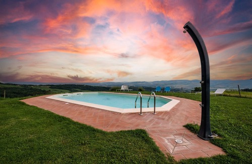 Gallina Apartment | Holiday Apartment "Geranio" with Mountain View, Shared Pool & Wi-Fi