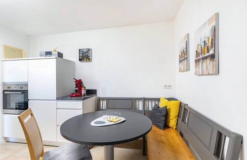Seelbach Apartment | Holiday Apartment "Geisbergblick" with Mountain View, Shared Pool & Wi-Fi