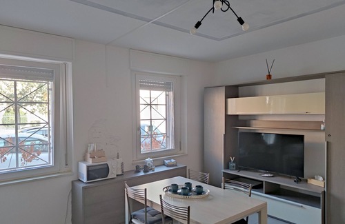 Pavia Apartment | Holiday Apartment "Grey House Pavia near Hospitals" with A/C & Wi-Fi