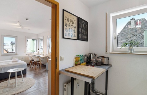 Pforzheim Apartment | Holiday Apartment 'Hübsche Wohnung" with Balcony & Wi-Fi