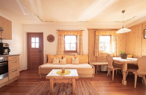 Campo Tures Apartment | Holiday Apartment "Himmelschlüssel" with Mountain View, 2 Private Terraces & Wi-Fi