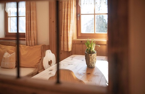 Campo Tures Apartment | Holiday Apartment "Himmelschlüssel" with Mountain View, 2 Private Terraces & Wi-Fi