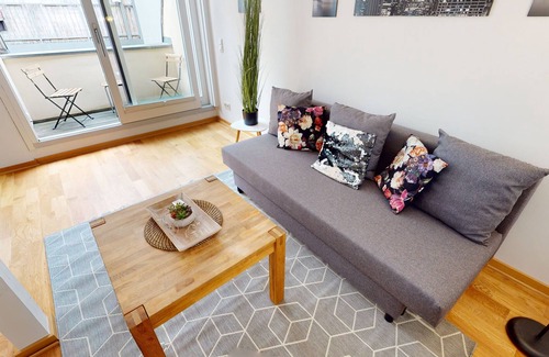 Suedvorstadt Apartment | Holiday Apartment "Im Tollen Hinterhaus" with 2 Balconies & Wi-Fi