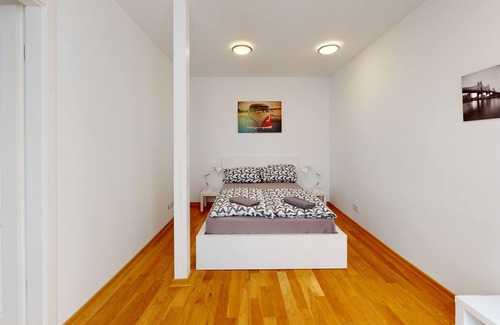 Suedvorstadt Apartment | Holiday Apartment "Im Tollen Hinterhaus" with 2 Balconies & Wi-Fi