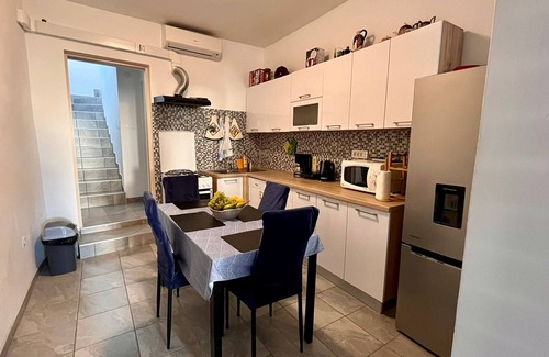Gregovica Apartment | Holiday apartment in Pula, big roof balcony and garden, pet friendly