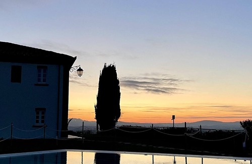 Valiano Apartment | Holiday Apartment "Glicine" with Shared Pool, Shared Garden & Wi-Fi