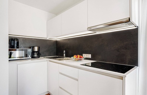 Salonetto Apartment | Holiday Apartment 'Kaltern' with Mountain View, Shared Terrace and Wi-Fi