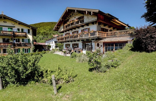 Tegernsee Apartment | Holiday Apartment "Landhaus Staudacher" with Lake View, Balcony, Garden & Wi-Fi