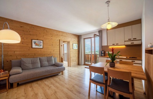 Laces Apartment | Holiday Apartment "Langstein Lavendel" with Mountain View, Balcony & Wi-Fi