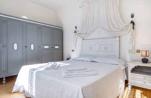 Male Apartment | Holiday Apartment Le Mongolfiere 2 with Mountain View, Terrace & Wi-Fi