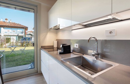 Iseo Apartment | Holiday Apartment "Little Mier Iseo" with Mountain View, Private Garden & Wi-Fi