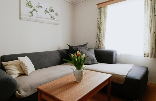 Großklein Apartment | Holiday Apartment "Mühlbauerhof Erdgeschoss" with Mountain View, Private Terrace & Wi-Fi