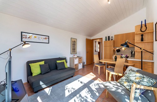Deuerling Apartment | Holiday Apartment "Naturnahe" with Private Terrace, Shared Garden & Wi-Fi
