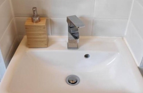 Weimar Apartment | Holiday Apartment "Nostalgie Apartment Rot" with Shared Terrace & Shared Garden