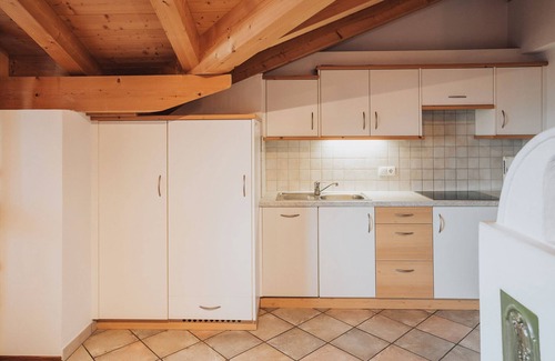 Rifiano Apartment | Holiday Apartment 'Oberegghof Hahnenkamm' with Mountain View and Wi-Fi
