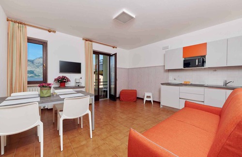 Cassone Apartment | Holiday apartment overlooking lake
