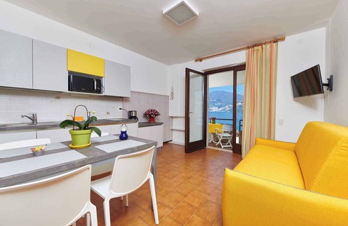 Cassone Apartment | Holiday apartment overlooking lake