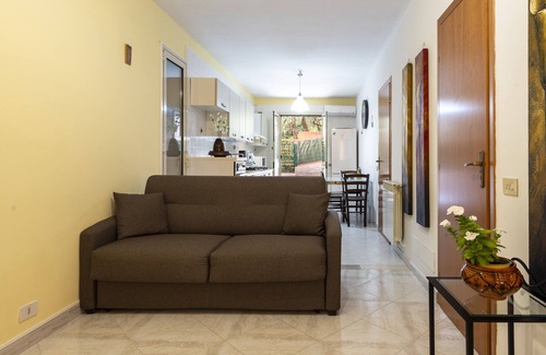Cefalu Apartment | Holiday Apartment 'Paradiso Marino' with Terrace, Garden & Wi-Fi