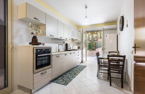 Cefalu Apartment | Holiday Apartment 'Paradiso Marino' with Terrace, Garden & Wi-Fi