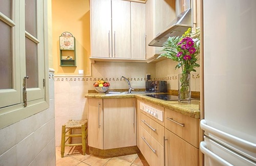Perchel Sur Apartment | Holiday Apartment "Picasso Flat" in Málaga City with Balcony, Wi-Fi & A/C