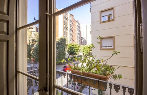 Perchel Sur Apartment | Holiday Apartment "Picasso Flat" in Málaga City with Balcony, Wi-Fi & A/C