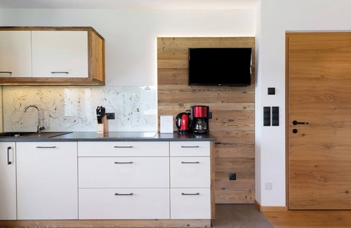 Lajen Apartment | Holiday Apartment 'Platiederhof Apt Unterpulg' with Mountain View, Shared Garden & Wi-Fi