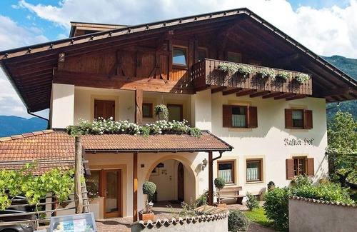 Lagundo Apartment | Holiday Apartment Rasnerhof - Tschigat with Mountain View, Balcony & Wi-Fi
