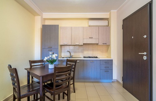 Cassibile Apartment | Holiday Apartment "San Martino Giorgia" with Balcony & Wi-Fi