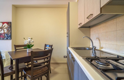 Cassibile Apartment | Holiday Apartment "San Martino Giorgia" with Balcony & Wi-Fi