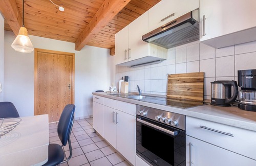 Schobull Apartment | Holiday Apartment "Schipp Landen Johanna" with Shared Garden & Wi-Fi